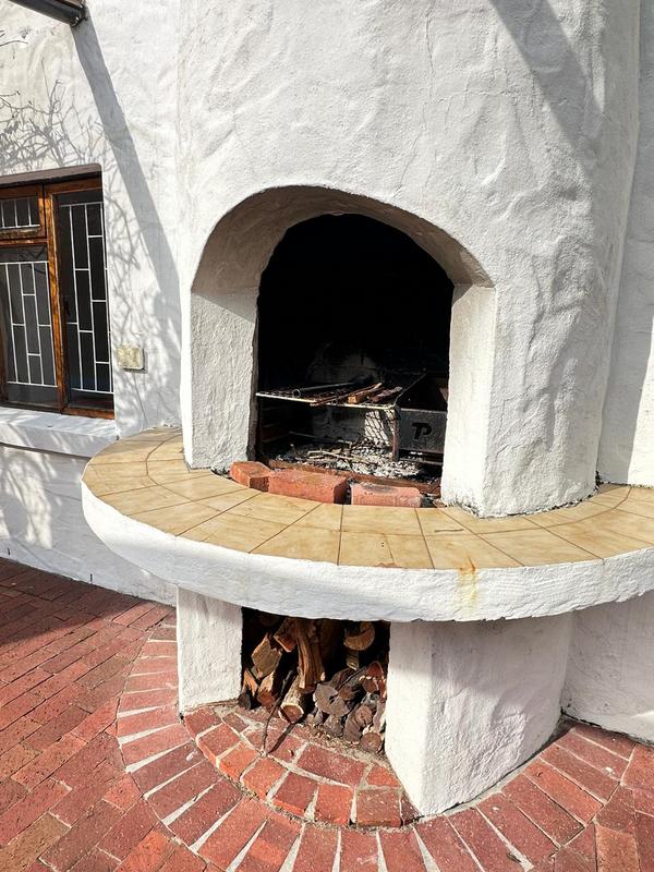 5 Bedroom Property for Sale in Bergvliet Western Cape